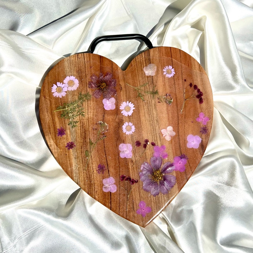 Heart wild flower silver glitter frosted charcuterie board